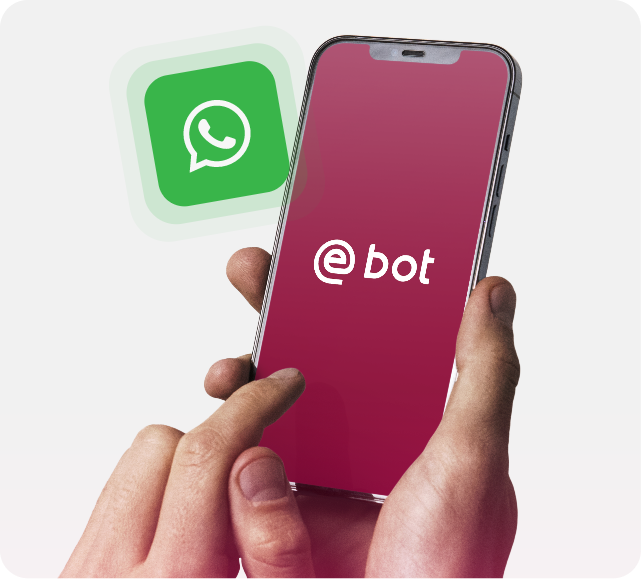Mão segurando smartphone com tela exibindo o logotipo @bot do Alterdata Contábil, ao lado do ícone do WhatsApp.